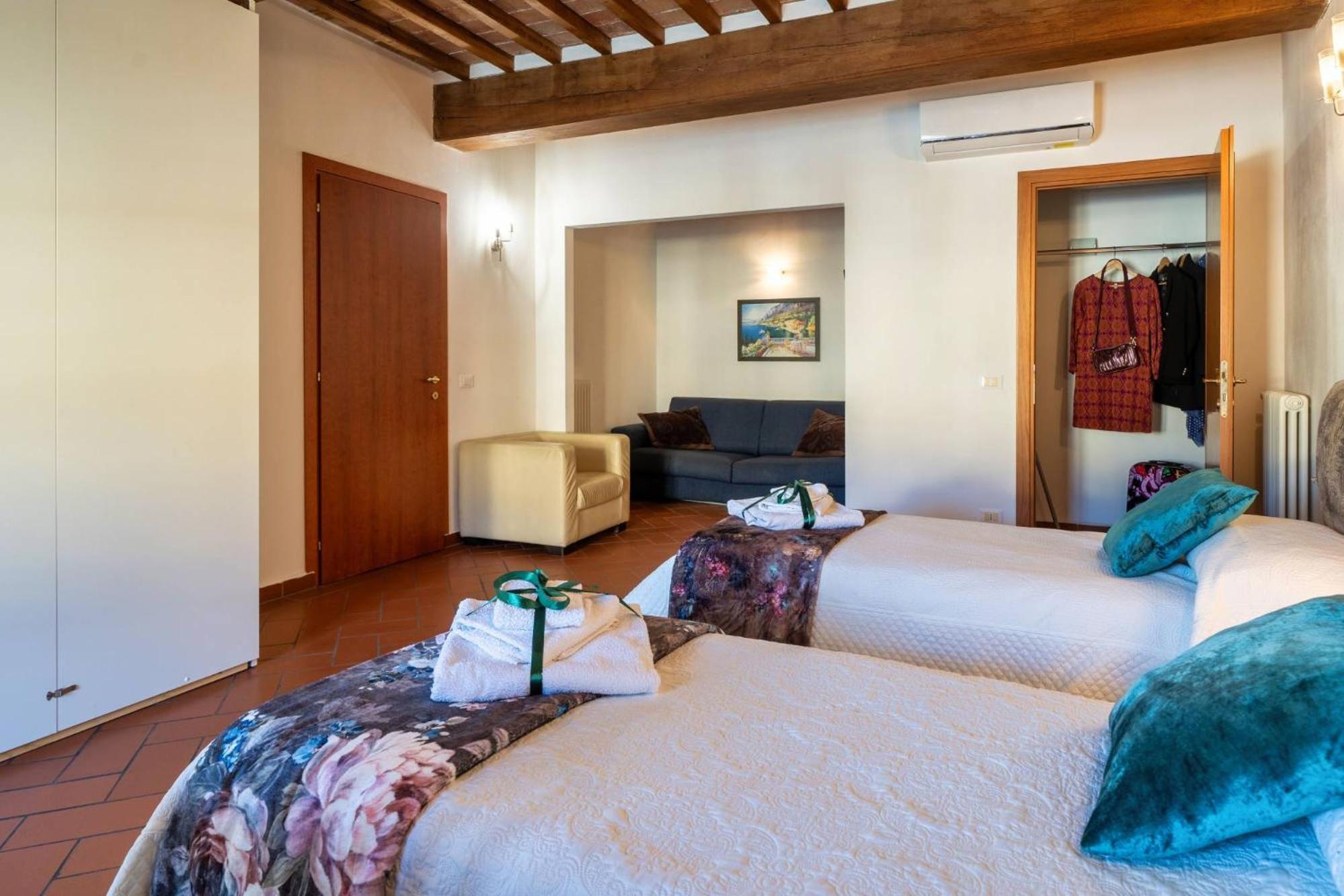 La Dimora Nell'Anfiteatro Hotel ลุคคา ภายนอก รูปภาพ