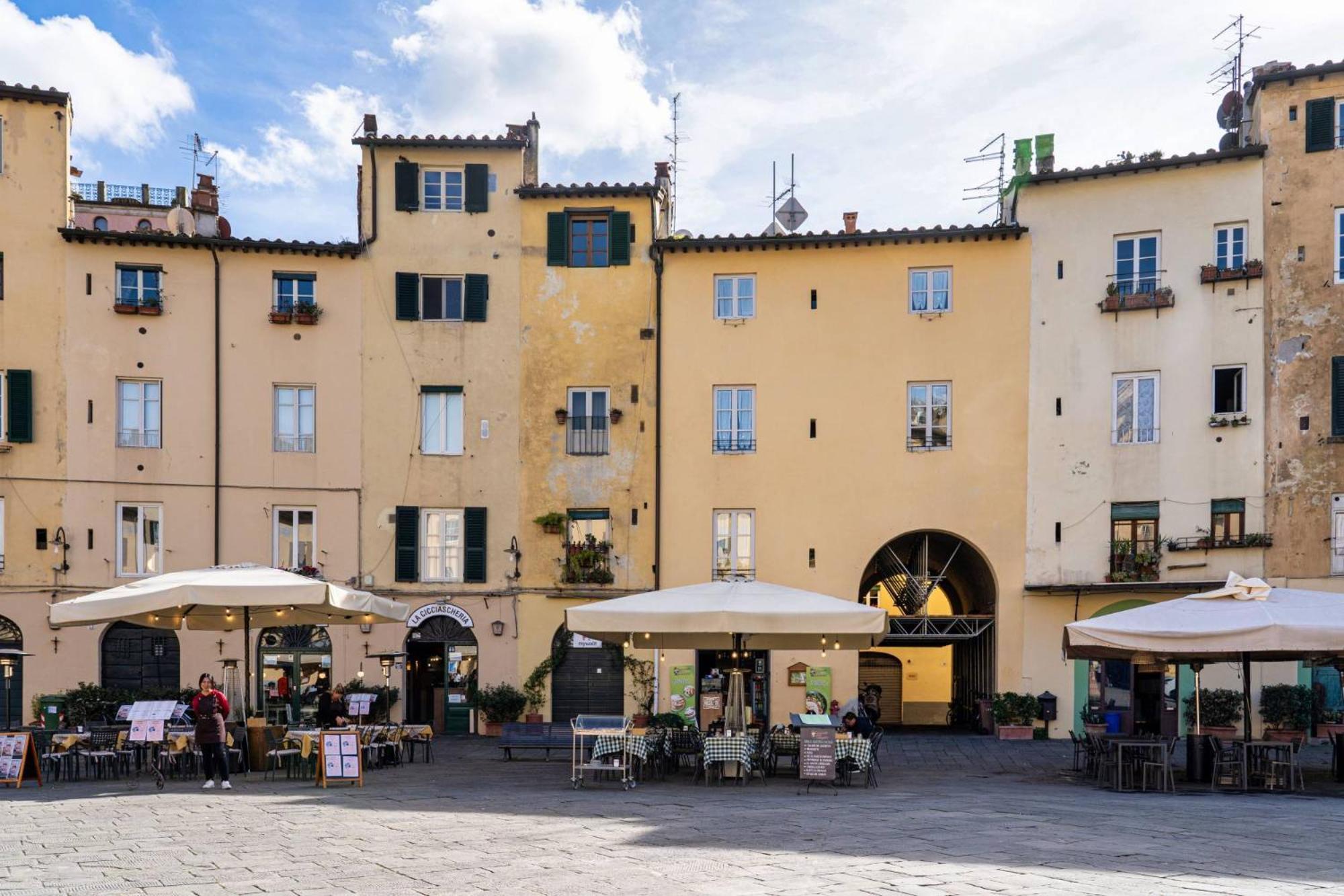 La Dimora Nell'Anfiteatro Hotel ลุคคา ภายนอก รูปภาพ