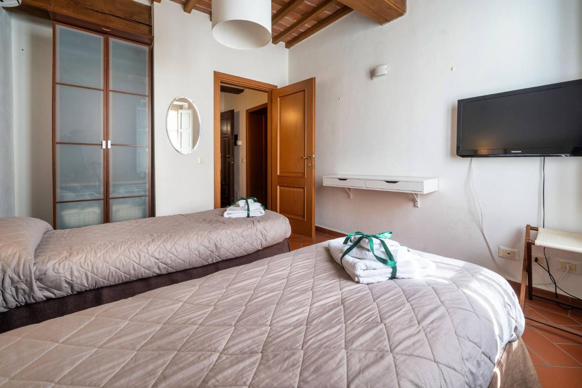 La Dimora Nell'Anfiteatro Hotel ลุคคา ภายนอก รูปภาพ