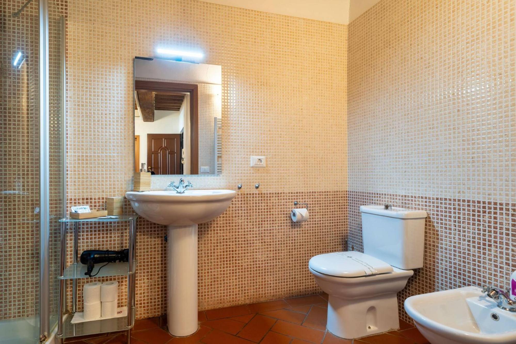 La Dimora Nell'Anfiteatro Hotel ลุคคา ภายนอก รูปภาพ